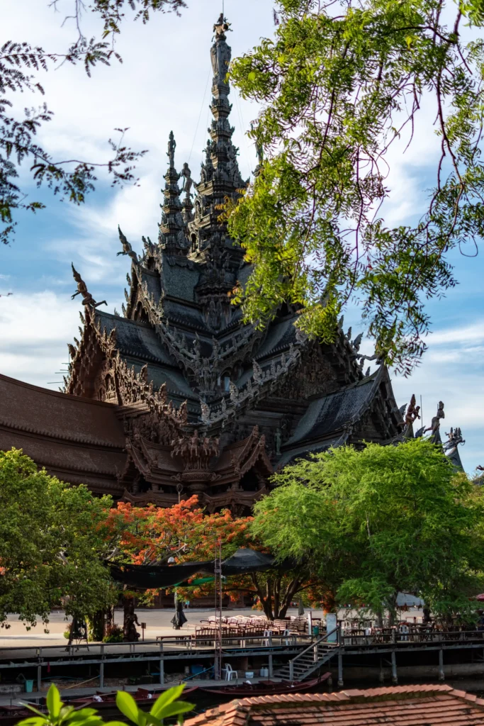 参观芭堤雅的真理寺