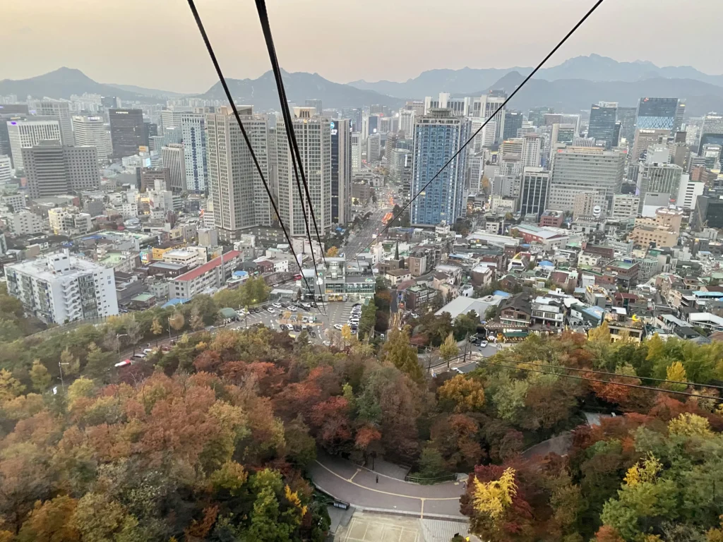 从首尔南山缆车上看景色